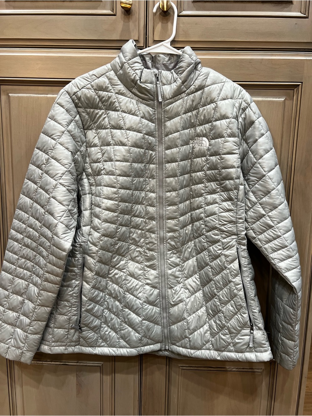 The North Face Women's Quilted Puffer Jacket - Silver ThermoBall